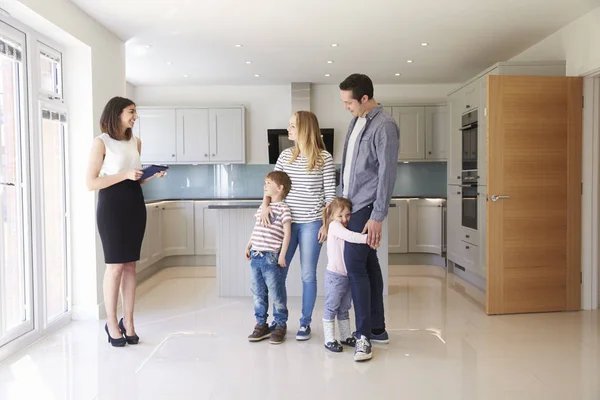 Comment choisir la bonne agence immobilière en PACA ?